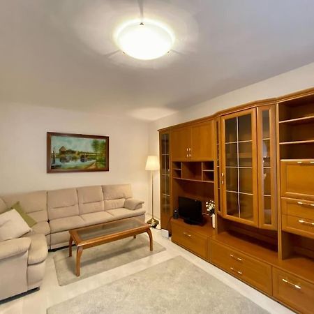 Lovely & Quiet 1-Bedroom Condo With Free Parking Bucharest Luaran gambar