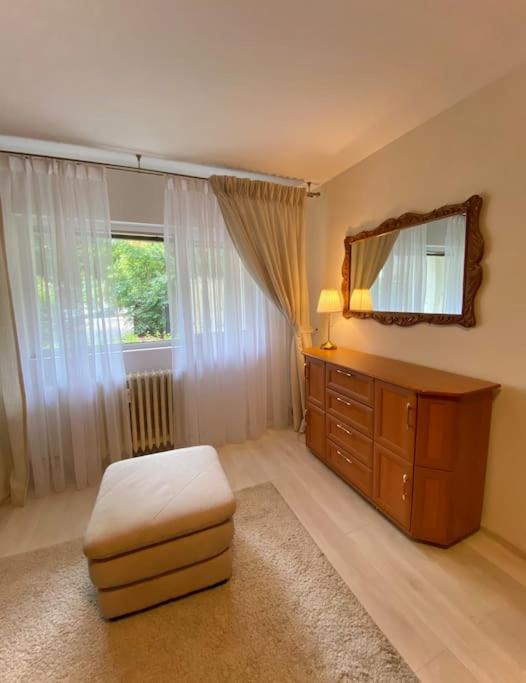 Lovely & Quiet 1-Bedroom Condo With Free Parking Bucharest Luaran gambar