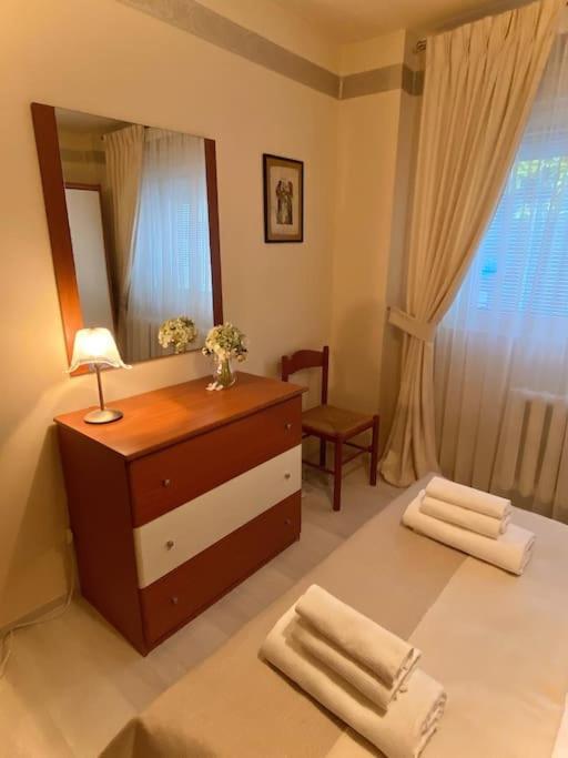 Lovely & Quiet 1-Bedroom Condo With Free Parking Bucharest Luaran gambar